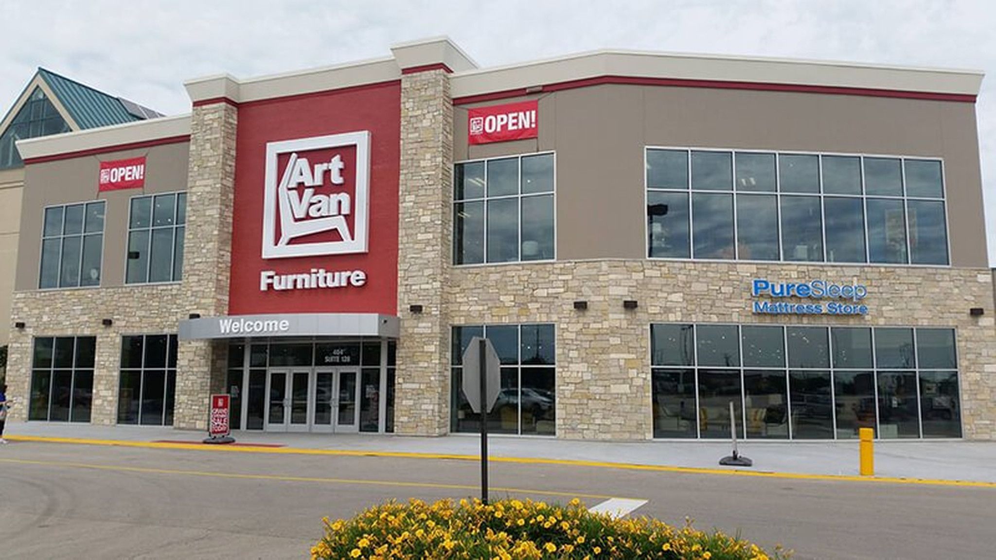 Art Van Furniture to close all stores, including location on Route 59 in  Naperville – Chicago Tribune