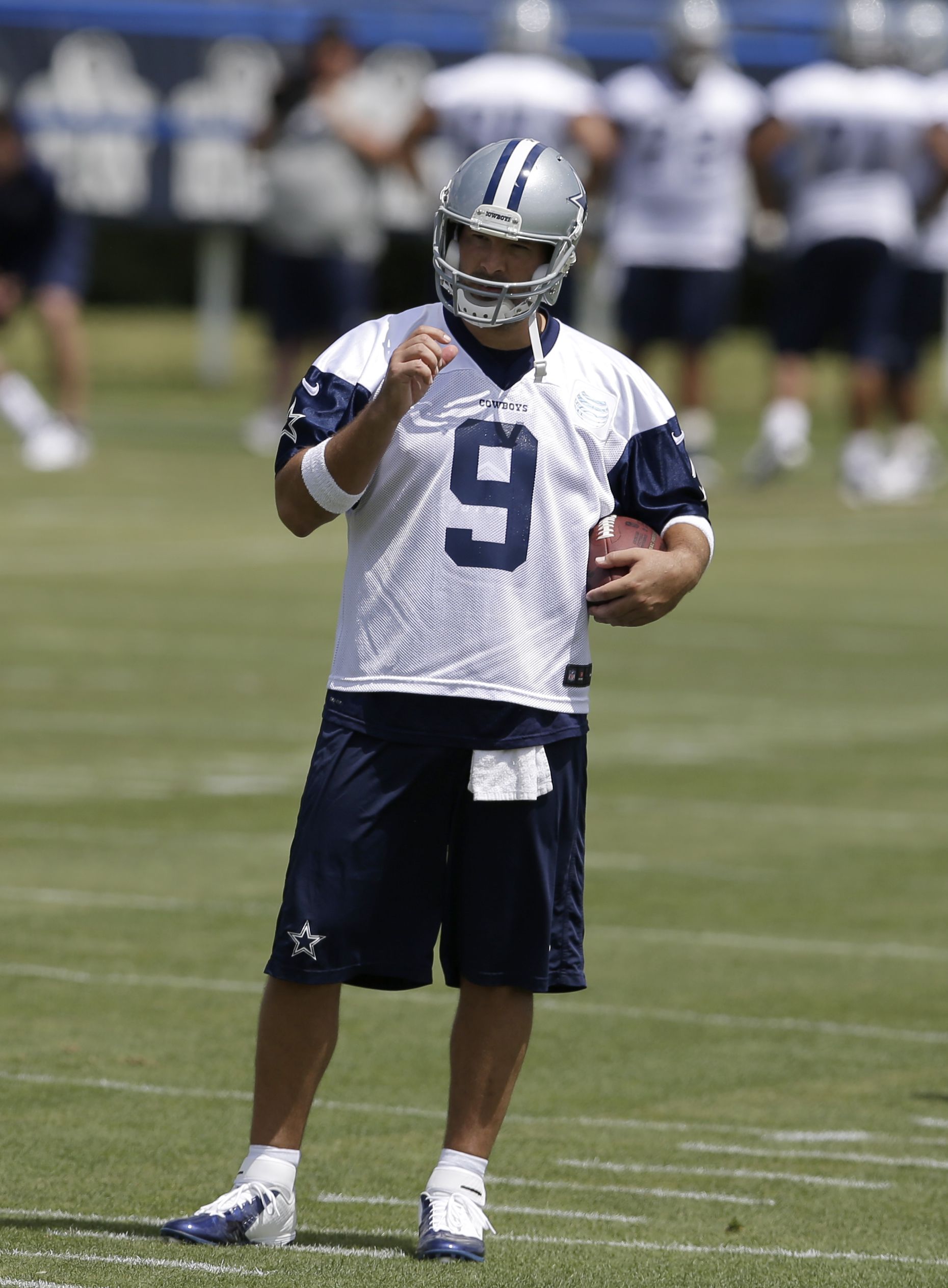 Dallas Cowboys QB Tony Romo limited at OTAs, says he has thrown