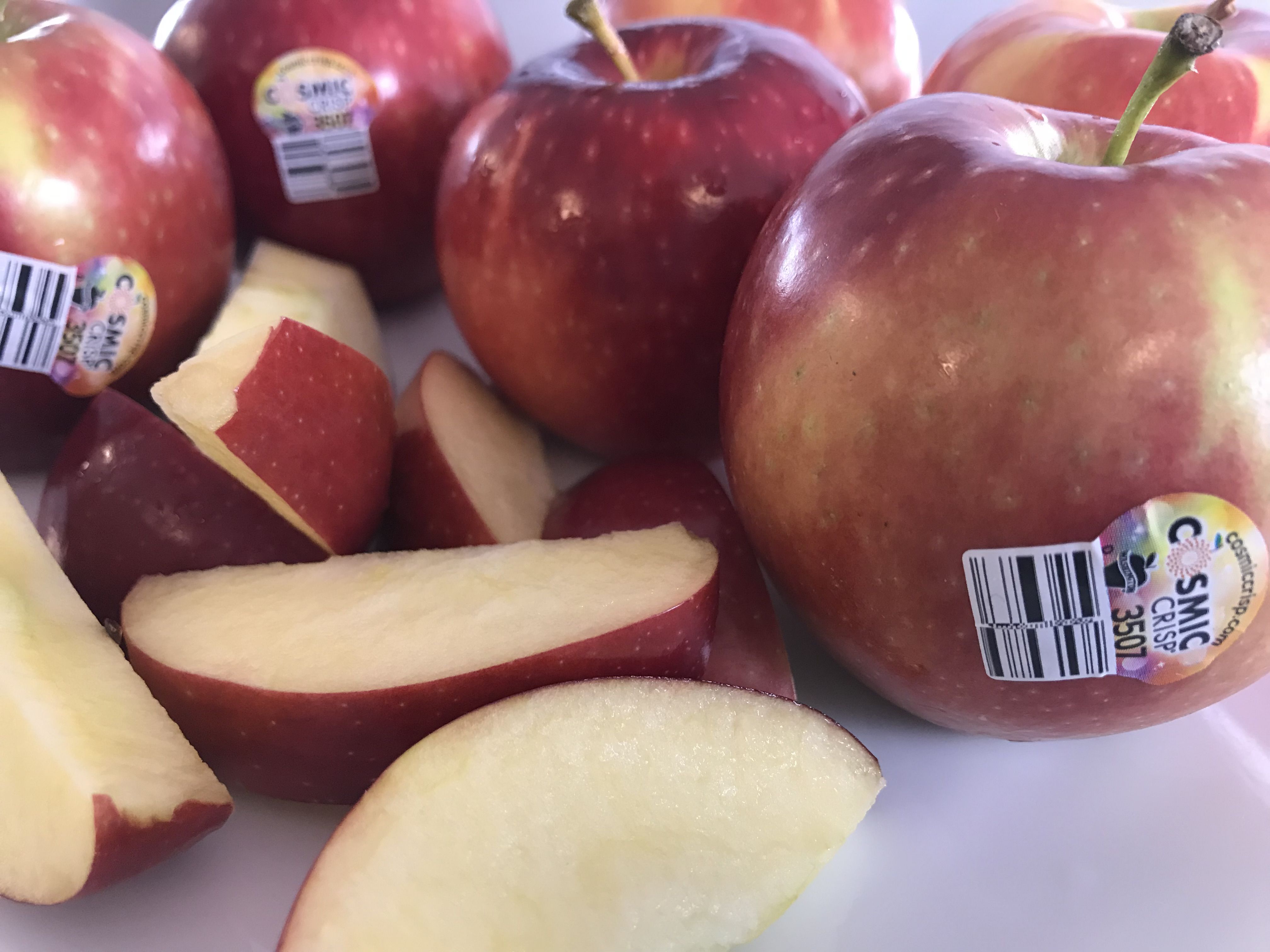 Cosmic Crisp vs Honeycrisp Apples 