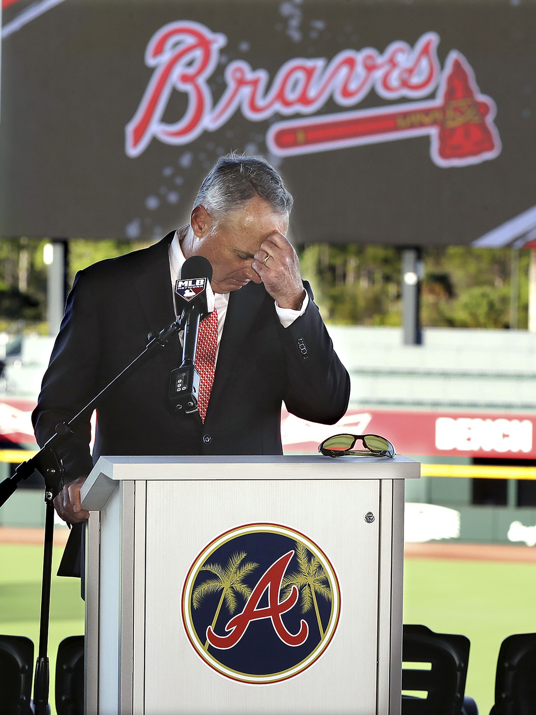 MLB stars hammer Manfred over 'piece of metal' trophy crack