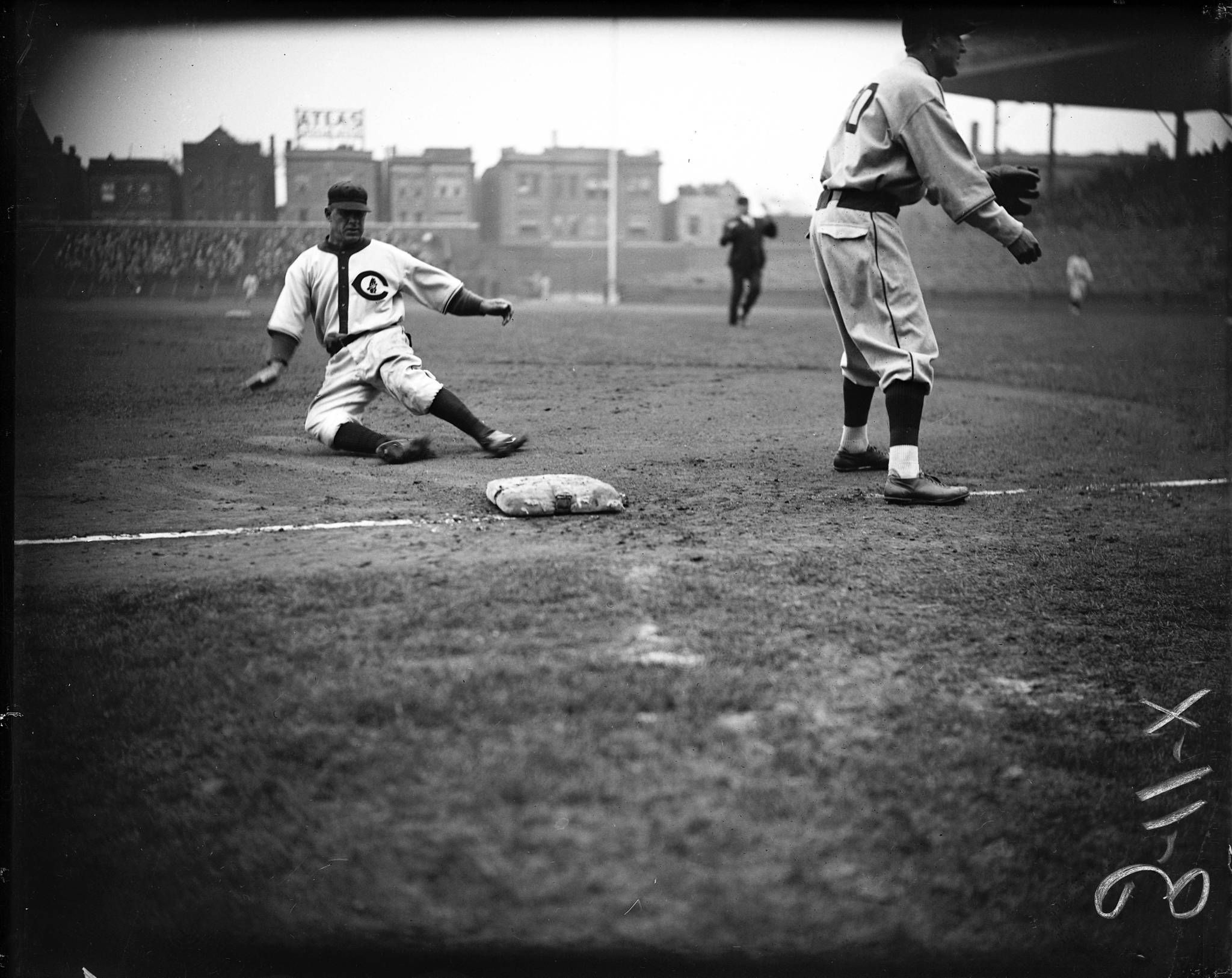 Lot Detail - 1932 CHICAGO CUBS WORLD SERIES ORIGINAL WIRE PHOTOGRAPH WITH  CUYLER, HARTNETT, GRIMM & STEPHENSON