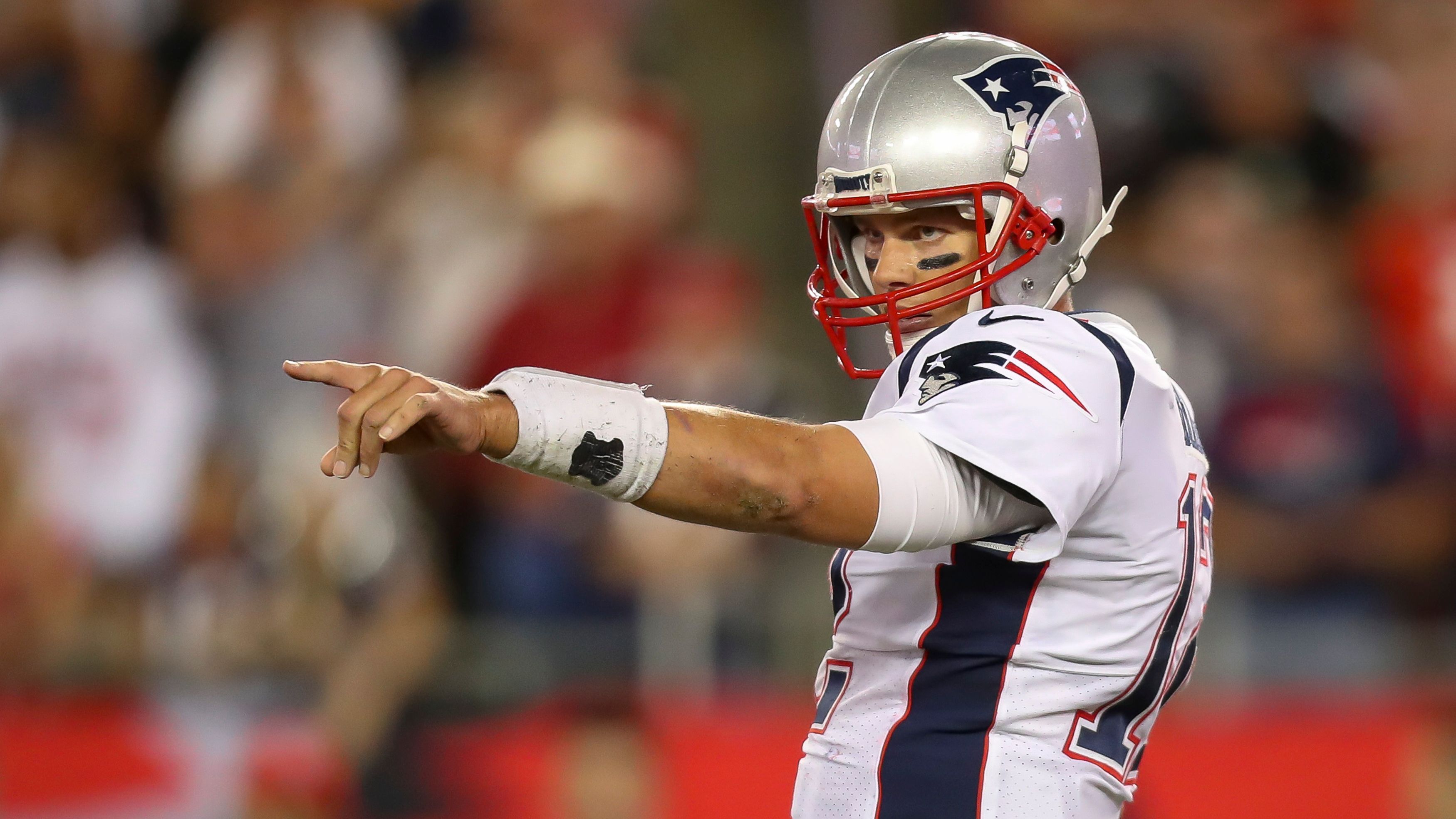 Tom Brady makes Tampa Bay Buccaneers signing official on Instagram:  'Excited, humble and hungry' 