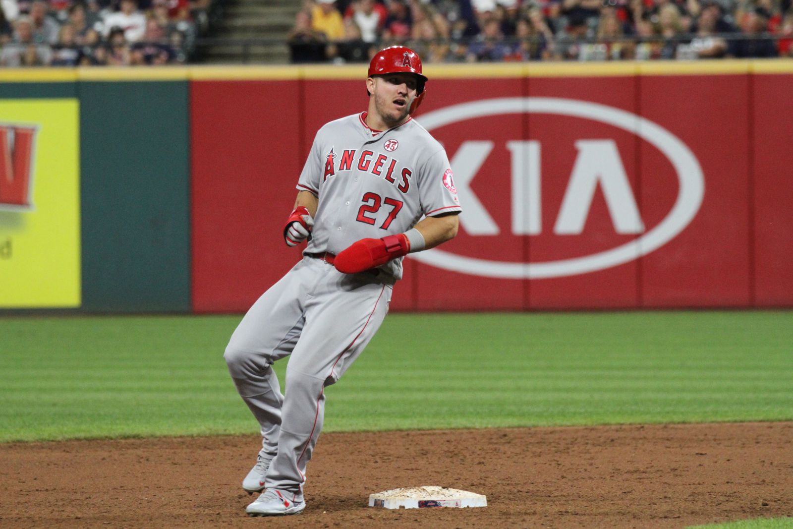 Jeter, Trout lead AL