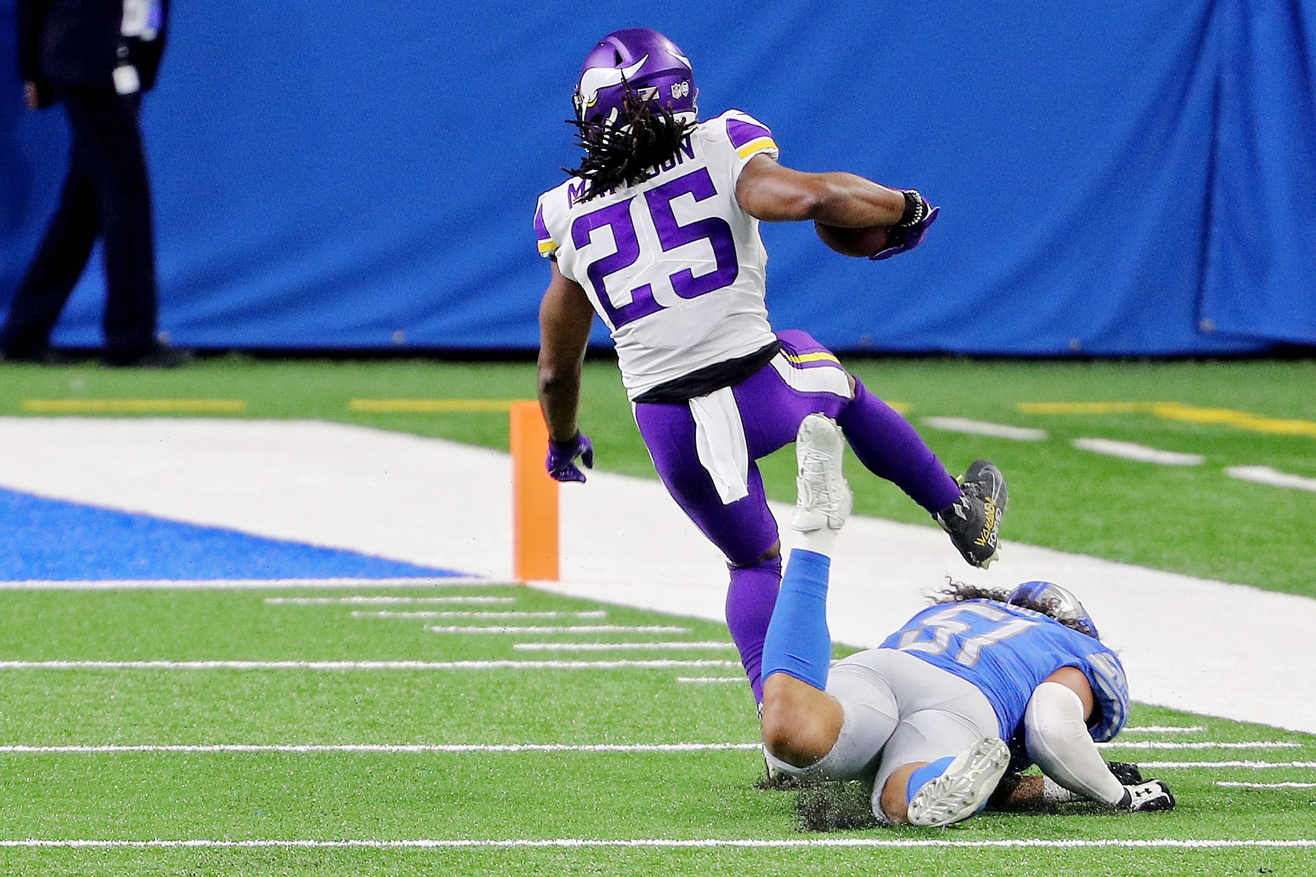 Vikings end a disappointing season with a 37-35 win over the Lions