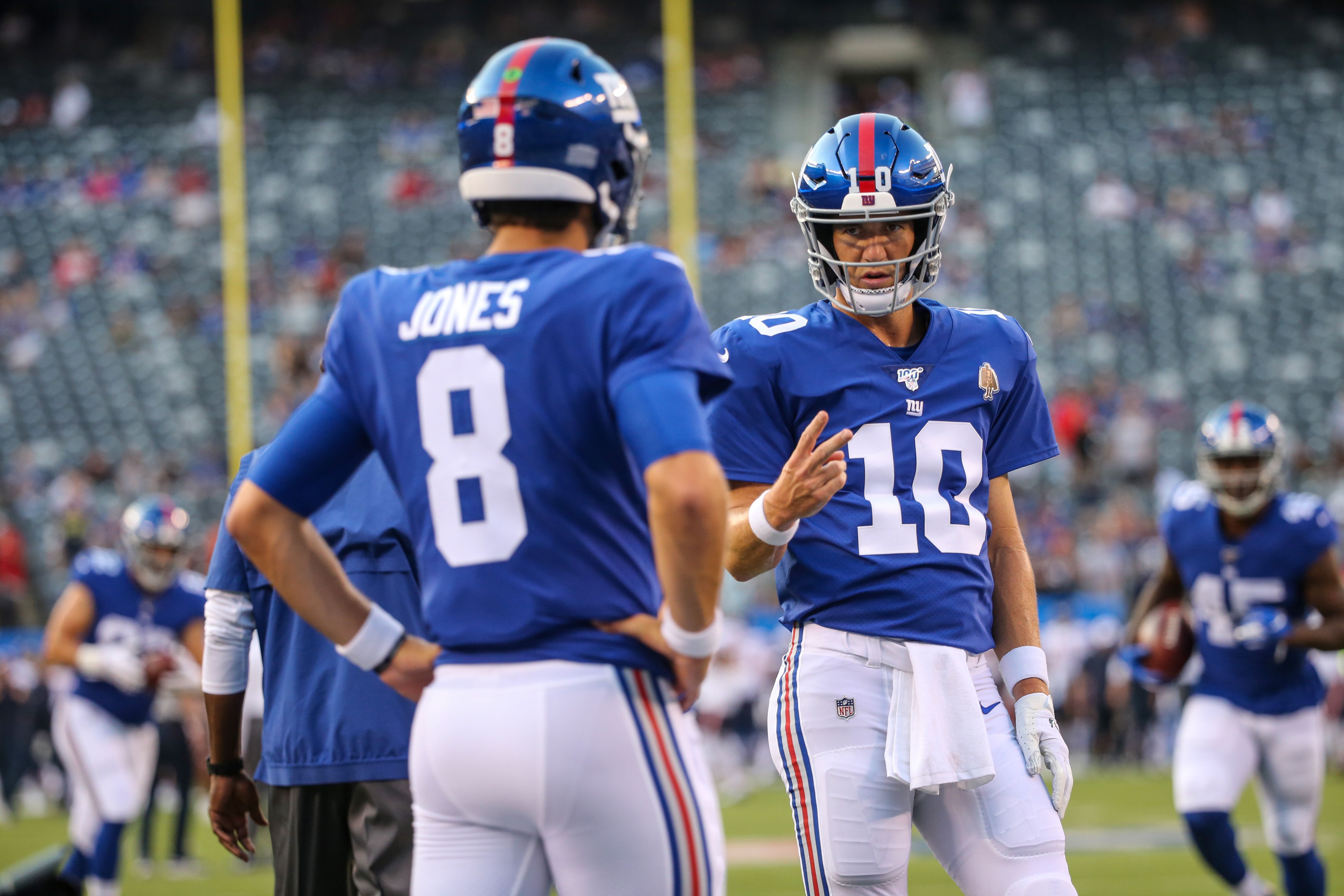 Daniel Jones seeks out Eli Manning advice prior to playoff game