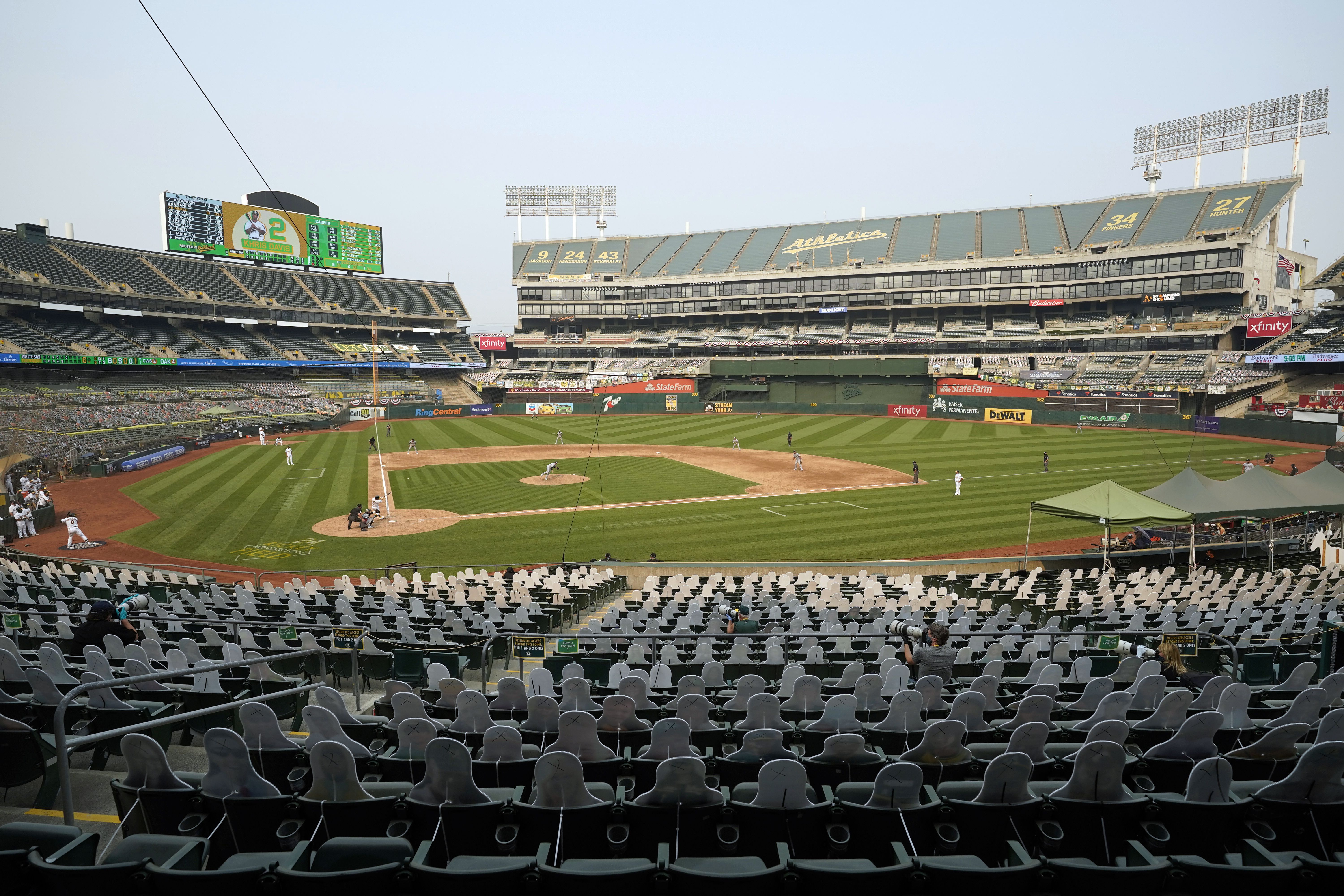 White Sox lose Jimenez, Crochet to injury in Game 3 vs. A's