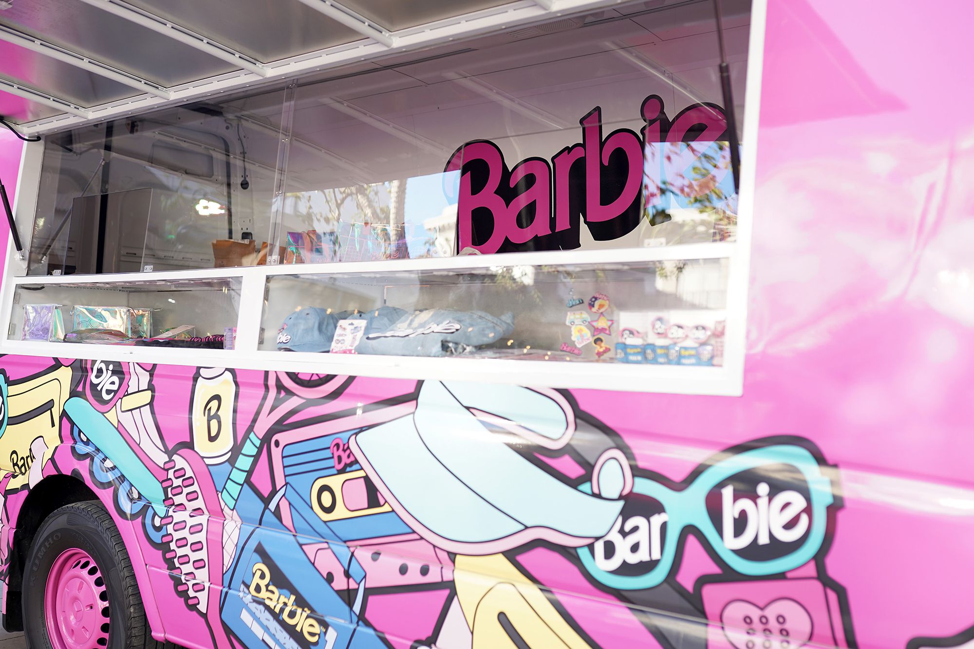Pa stem vergelijking Hello Kitty and Barbie pop up truck making a stop in Jacksonville – Action  News Jax