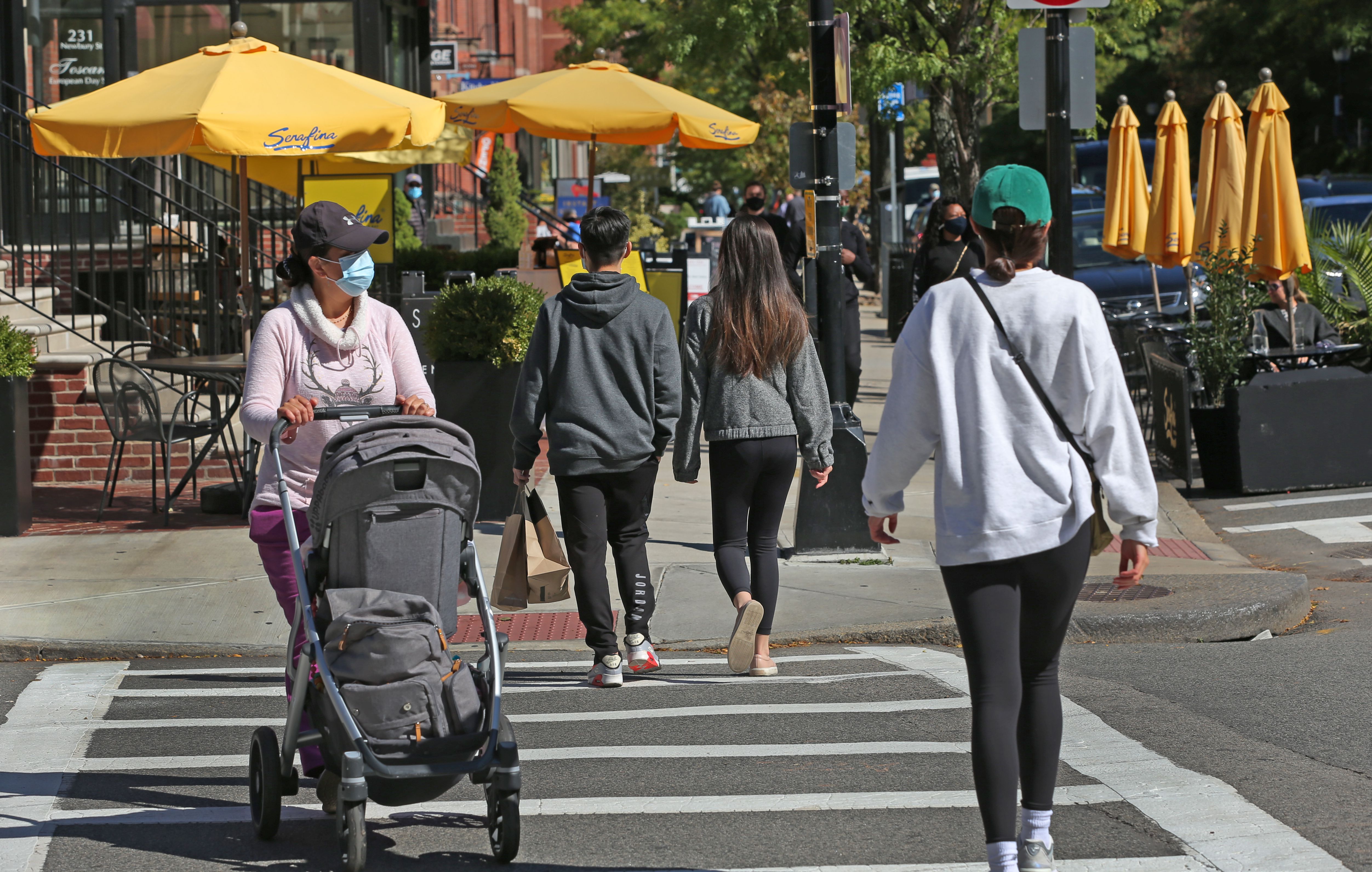 Largest shopping mall operator preparing to re-open outside of New England  – Boston 25 News