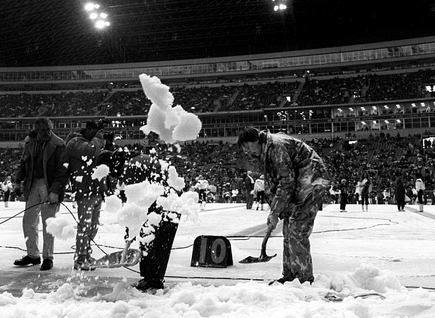 Snow at a Cowboys Thanksgiving game? It's happened before