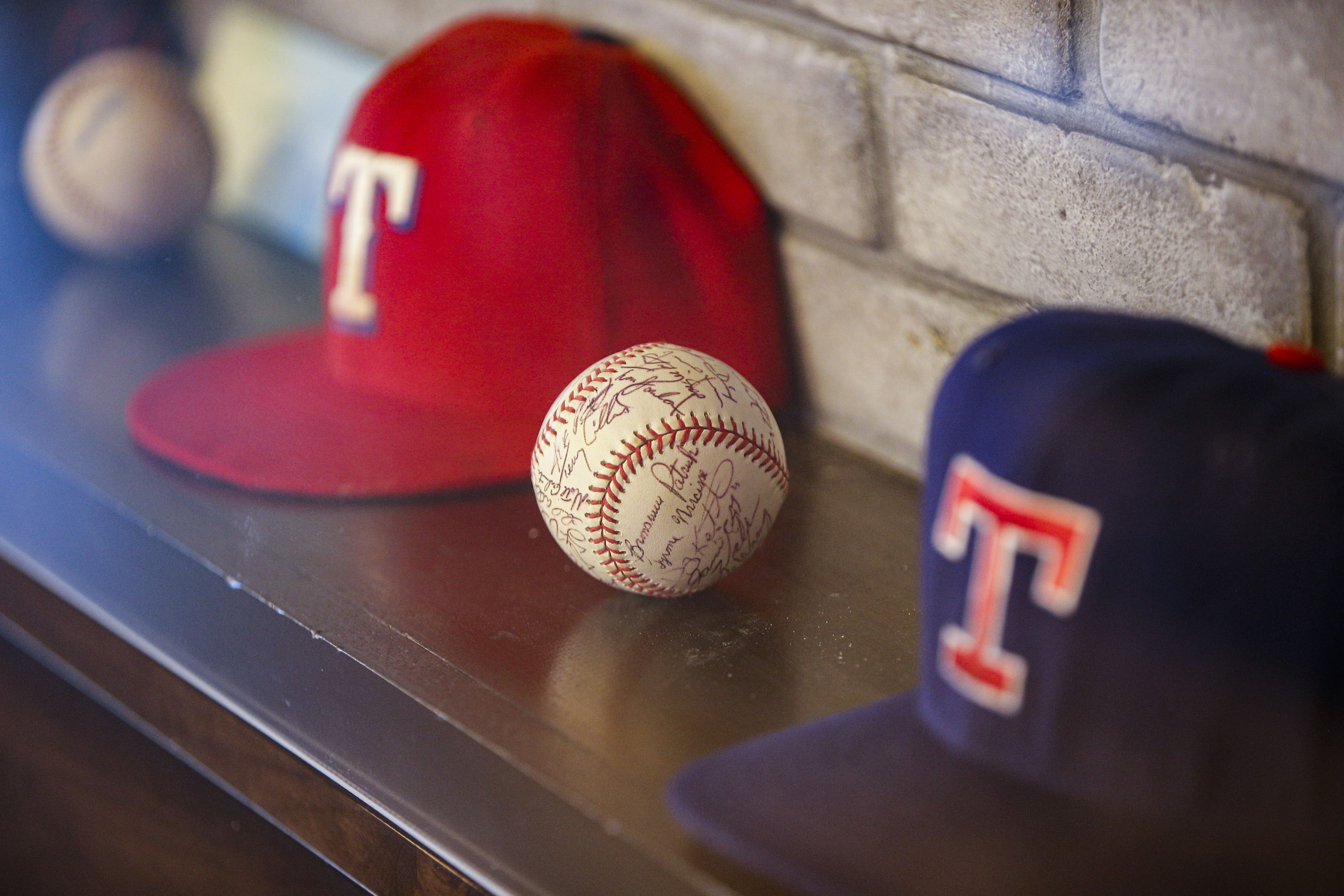 Former Texas Rangers star Ian Kinsler opens sporting goods store in Deep  Ellum