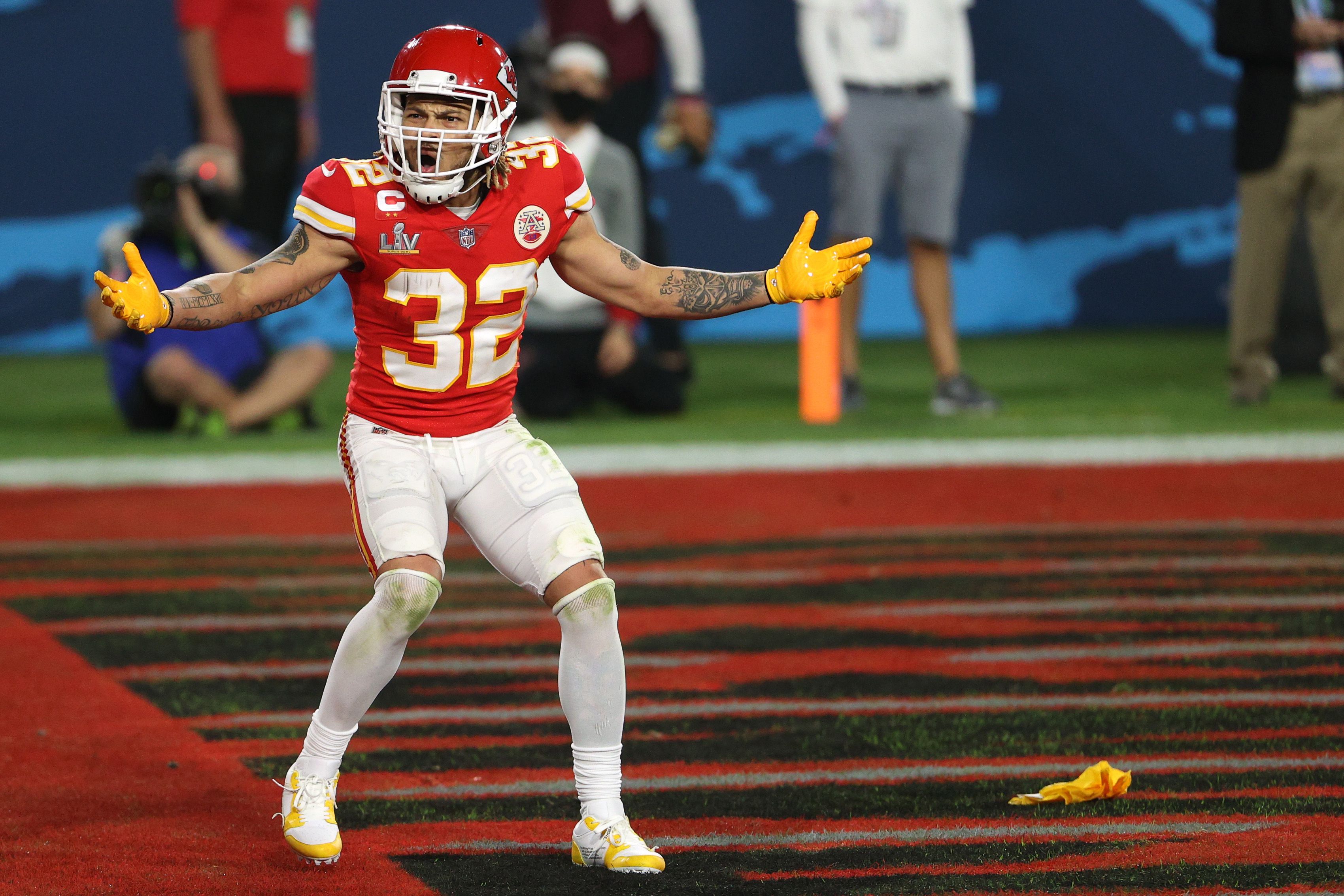 2023 Super Bowl: Chiefs wearing uniform color that Patrick Mahomes has  never worn before in the postseason 