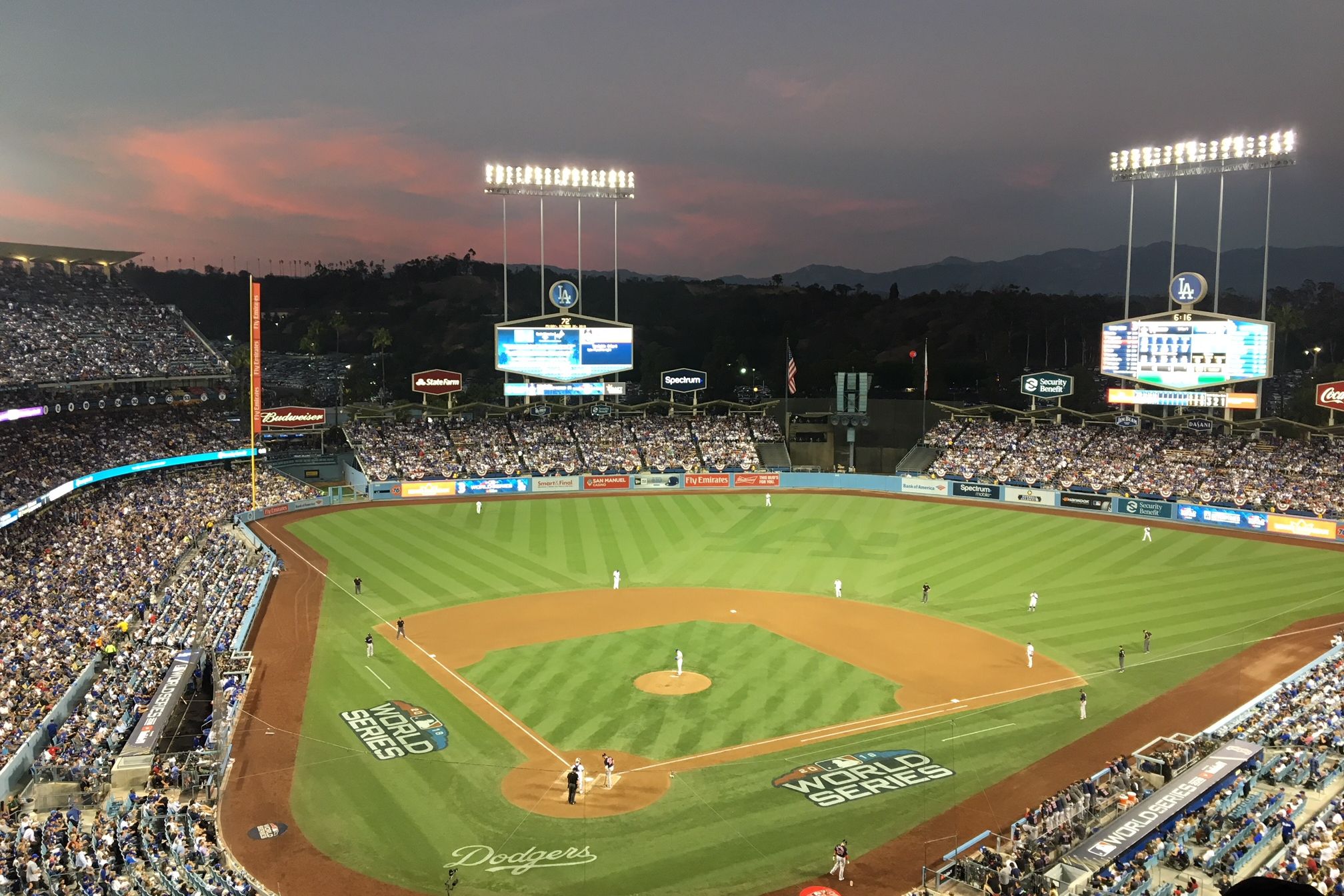 Dodgers City Connect jersey unveiled, plus new Dodger Stadium murals 