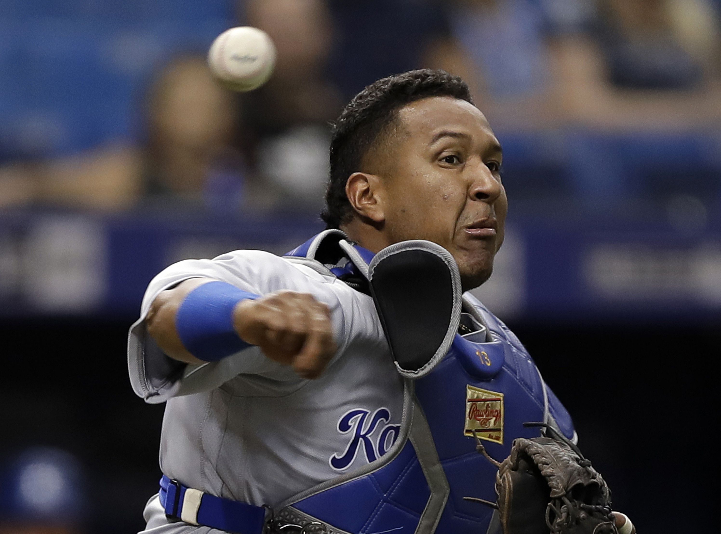 Salvador Perez: All-Star catcher has ligament damage in right elbow