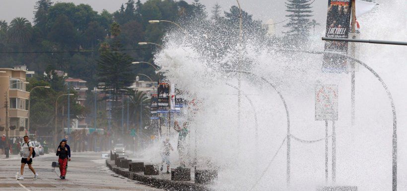 Marejadas afectan a borde costero de Vina Del Mar. 29/01/2017