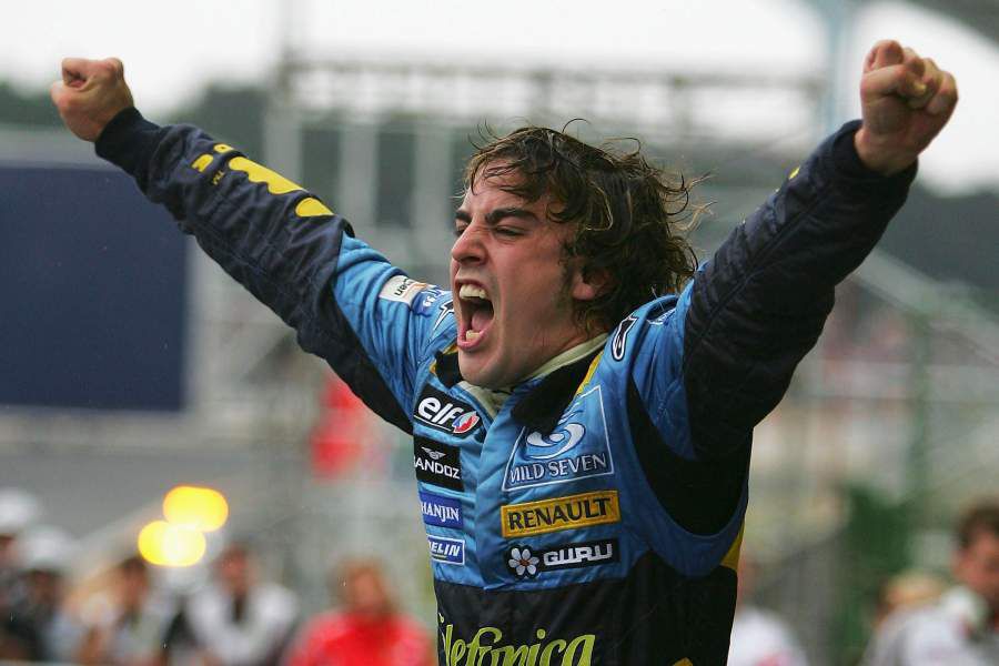 f1-historia-alonso-renault-titulo-2005-900x600.jpg