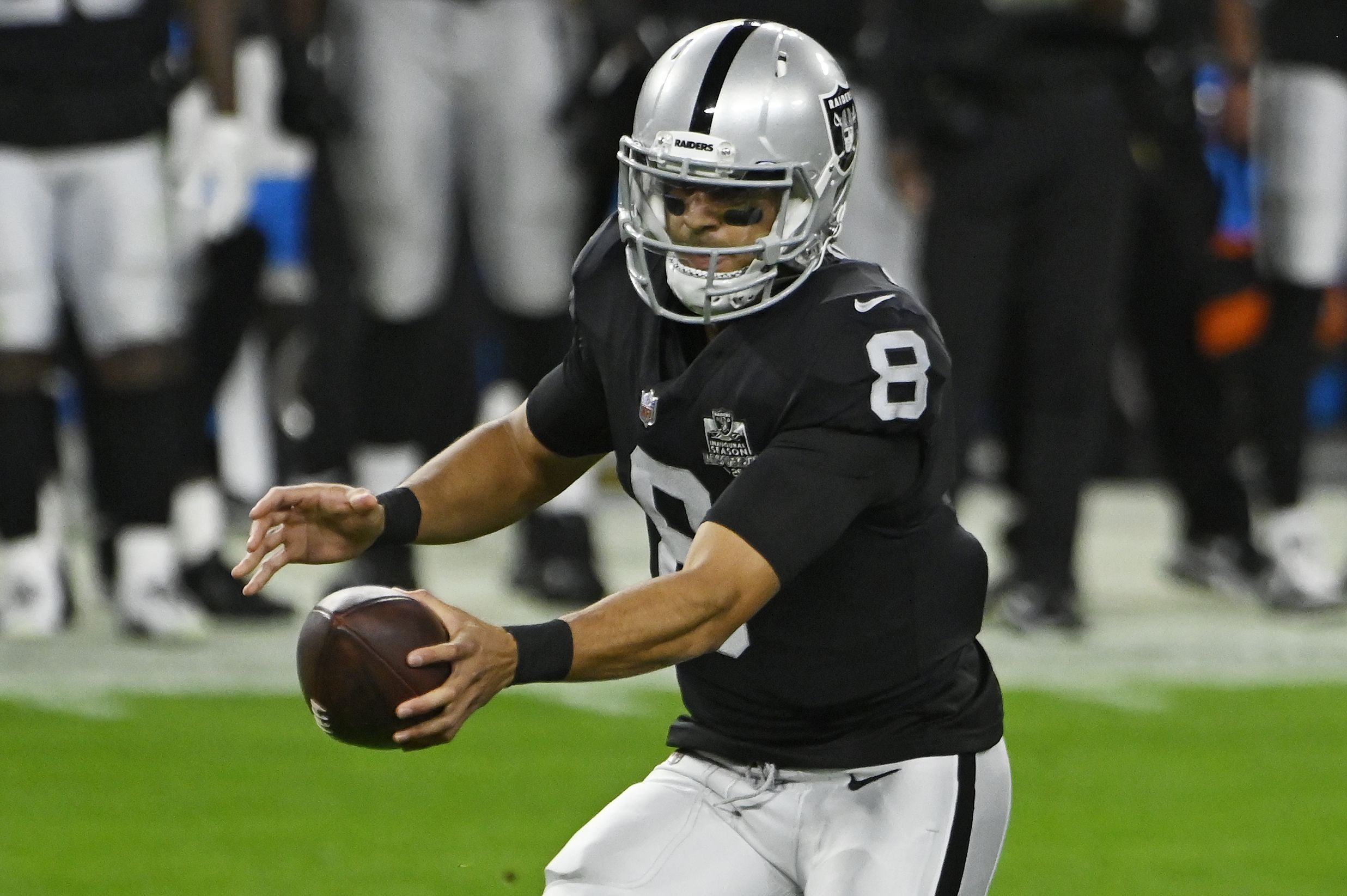 Derek Carr injured vs. Chargers, Marcus Mariota takes over