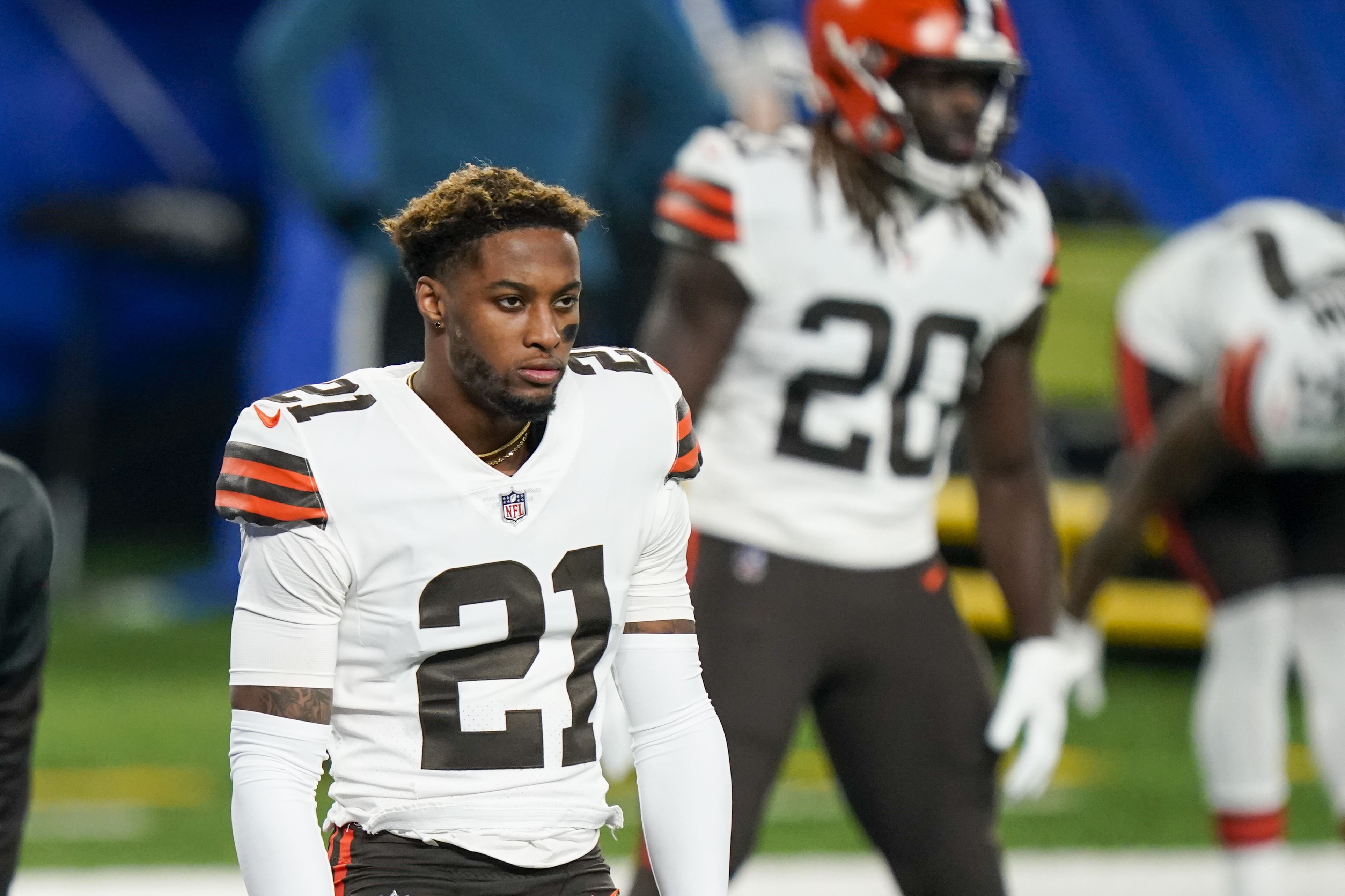 Browns lose cornerback Ward for Steelers game after positive test