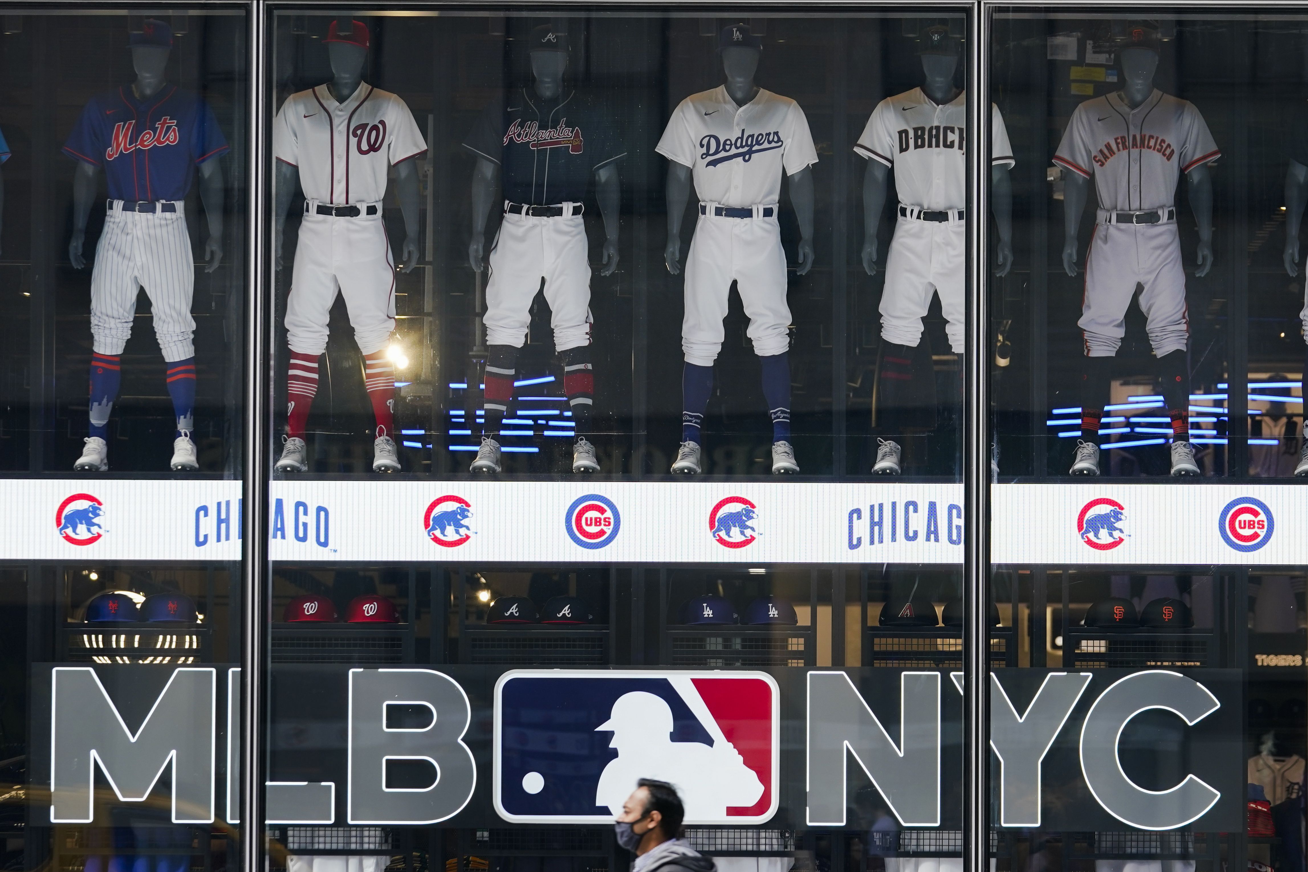 AP sources: MLB, umpires reach pay deal during pandemic