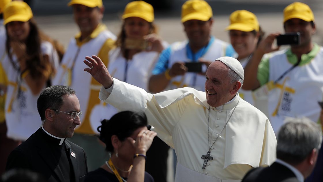 Papa Francisco se retira de Chile