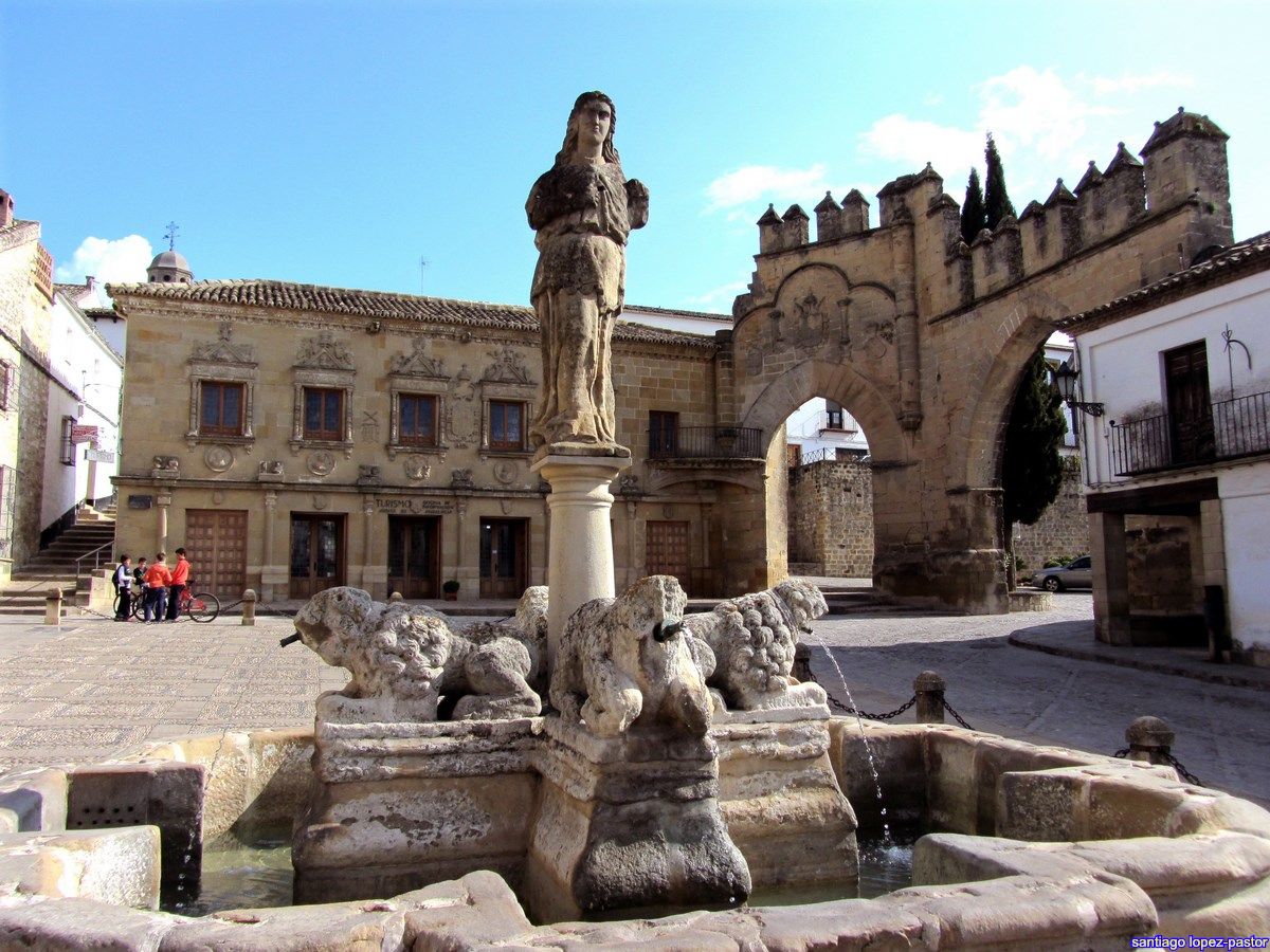 Fuente de los Leones, en la Plaza del Pópulo de Baeza.