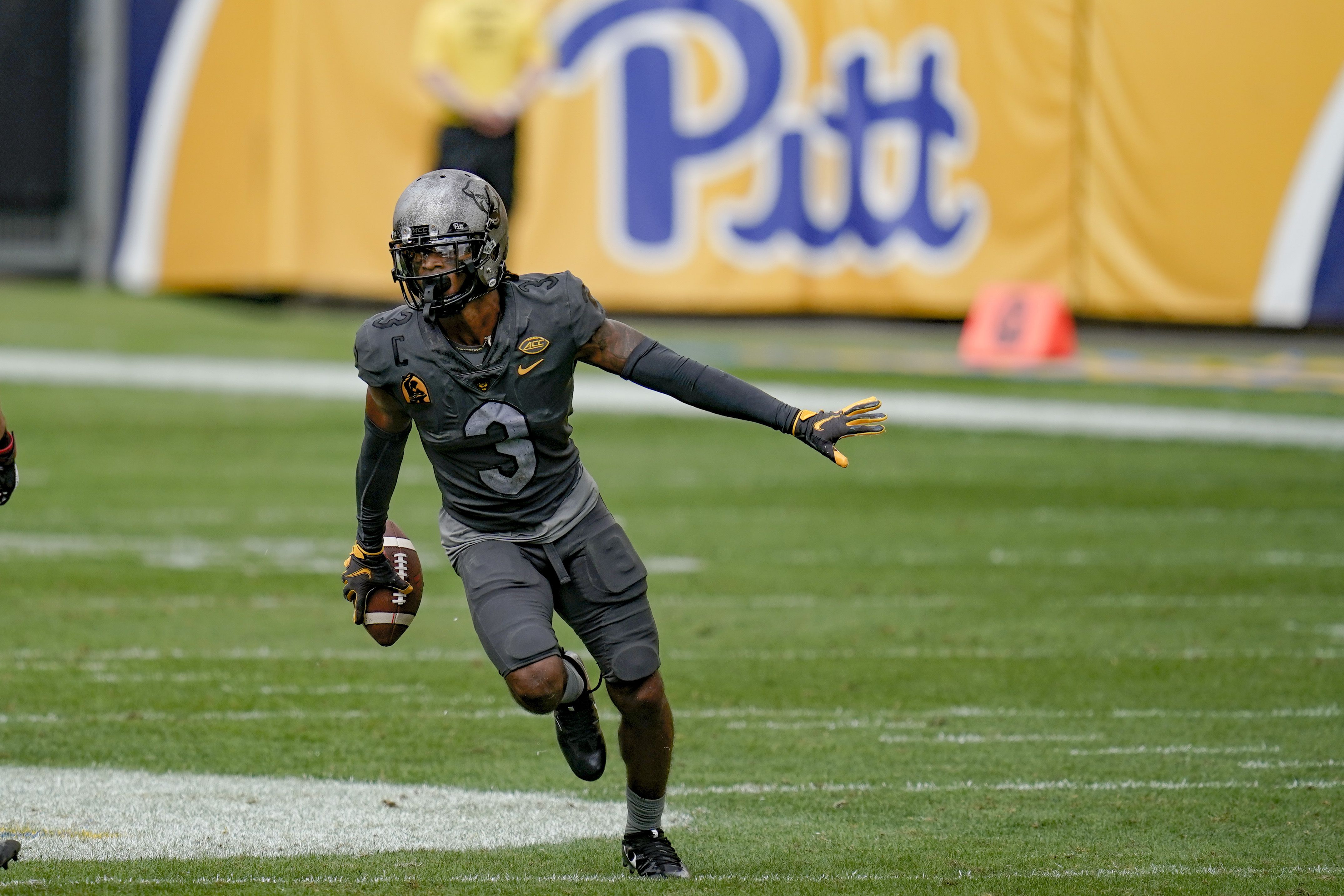 Pitt football team reveals steel gray alternate uniforms - Cardiac