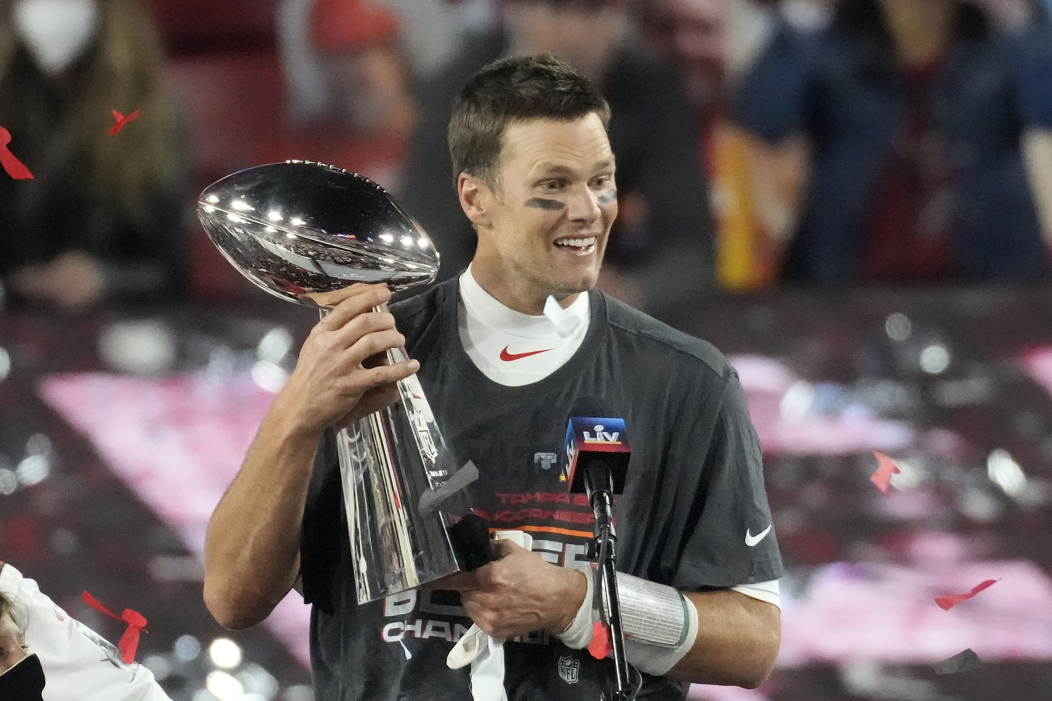 Hall of Famer Tony Dungy: Sorry, but Buccaneers' Tom Brady isn't