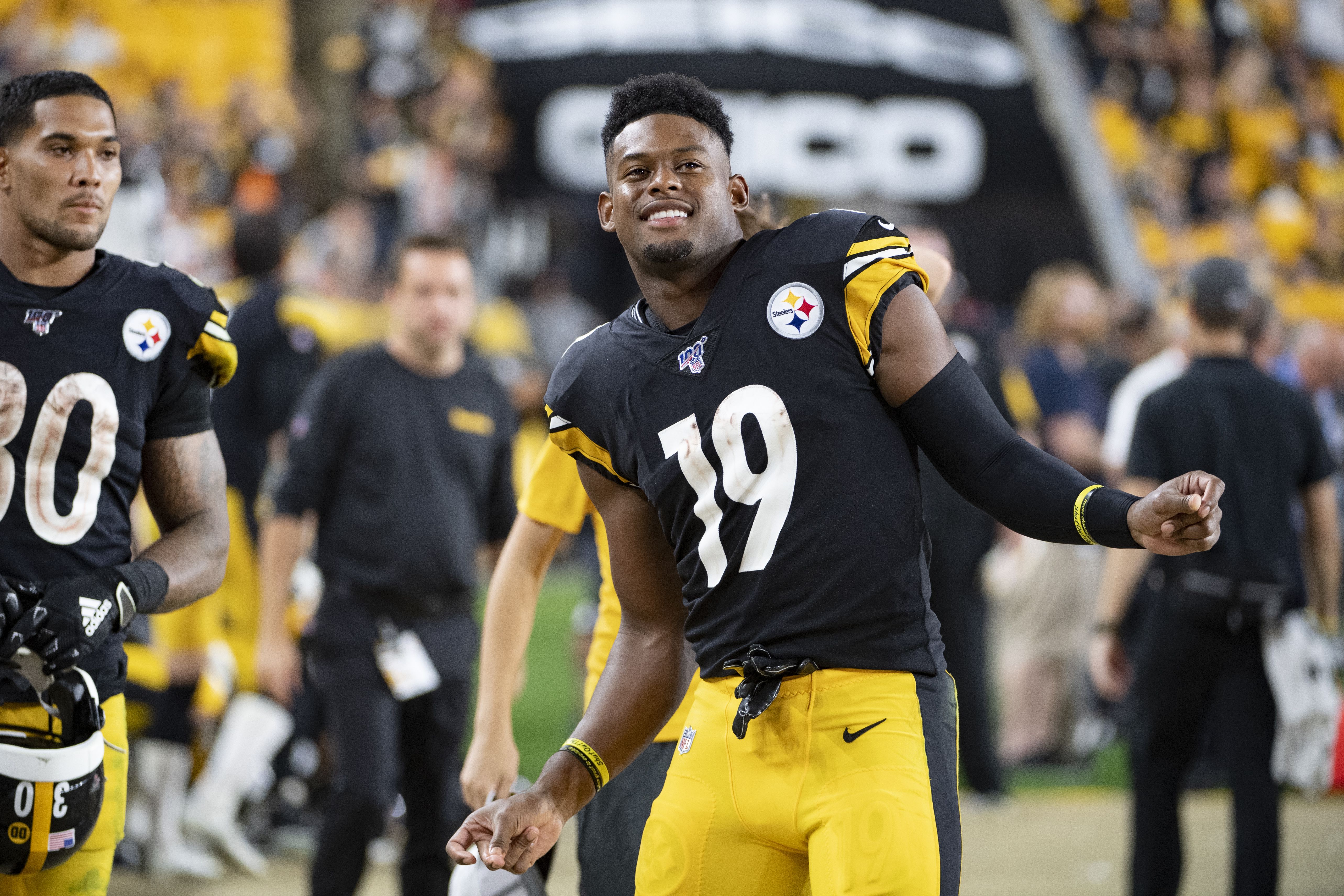 Steelers WR JuJu Smith-Schuster makes a jersey change to No. 19