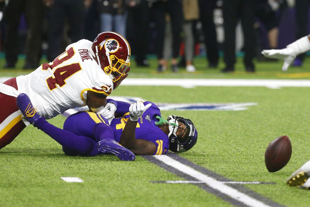 December 22, 2019: Washington Redskins RB (25) Chris Thompson carries the  ball during a NFL football game between the Washington Redskins and the New  York Giants at FedEx Field in Landover, MD.