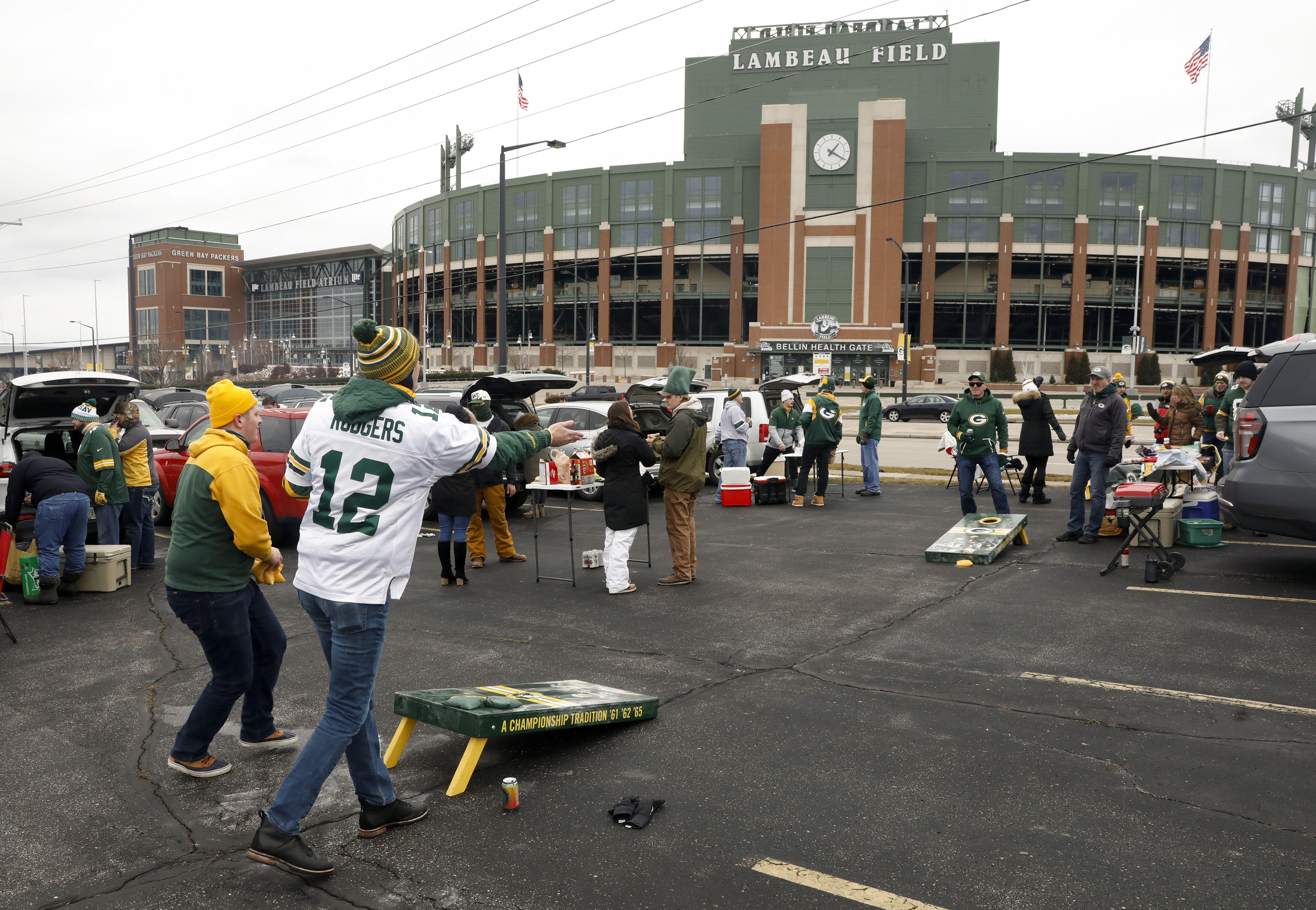 Packers' newest season ticket holders bask in scene at Lambeau