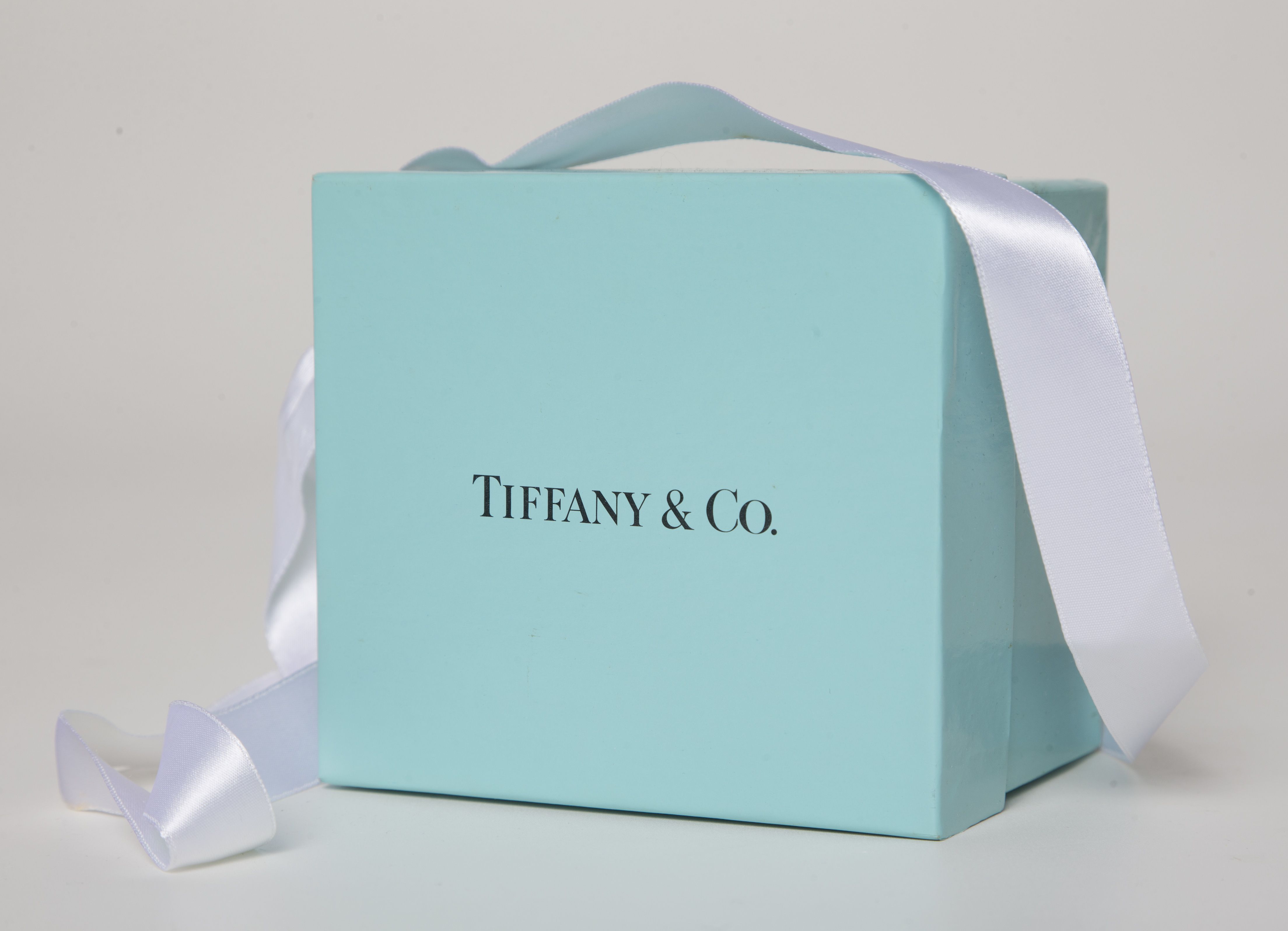Tiffany agrees to new deal terms with LVMH